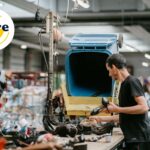 Recyclage des vêtements : une filière en crise